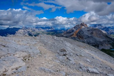 Güzel Dolomiti bir yaz gününde, Trentino-Alto Adige, İtalya