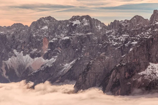 Nuages Dans Vallée Sous Sommet Des Alpes Juliennes — Photo