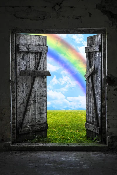 Opened Wood Door Abandoned House Green Sunny Meadow Blue Sky — Stock Photo, Image