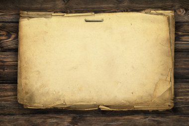 Ahşap üzerinde boş levhalar