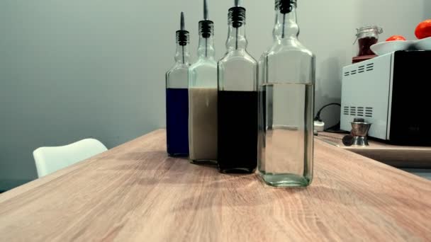 Ingredientes Para Fazer Coquetel Alcoólico Licor Azul Licor Laranja Licor — Vídeo de Stock