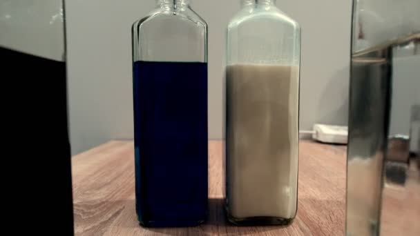 Ingredientes Para Fazer Coquetel Alcoólico Licor Azul Licor Laranja Licor — Vídeo de Stock