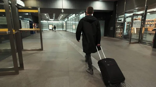 Warsaw Pologne Juillet 2019 Homme Marchant Dans Station Métro Avec — Photo