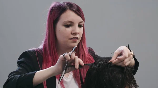 Professional Female Hairstylist Combing Man Hair Hairdresser Working Salon — Stock Photo, Image