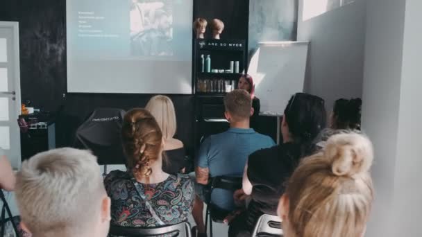 Warsaw Poland June 2019 Professional Hairdresser Teaching Students Hair Academy — Stock Video