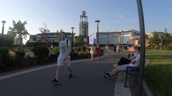 WARsaw, POLAND - 11 Haziran 2019: Westfield Arkadia Alışveriş Merkezi - Polonya 'nın en büyük alışveriş merkezi