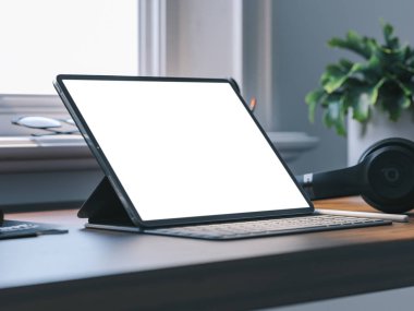 İpad ile iç çalışma alanı. Ev stüdyosu.