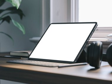 İpad ile iç çalışma alanı. Ev stüdyosu.