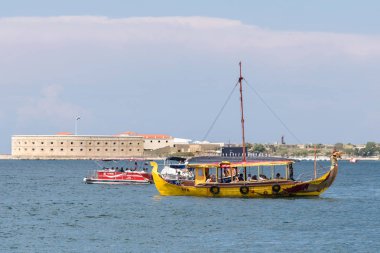 Sevastopol, Crimea - 26 Temmuz: Defne üzerinde 26 Temmuz 2018 Sevastopol Sevastopol, Crimea içinde sanat Peasure teknede.