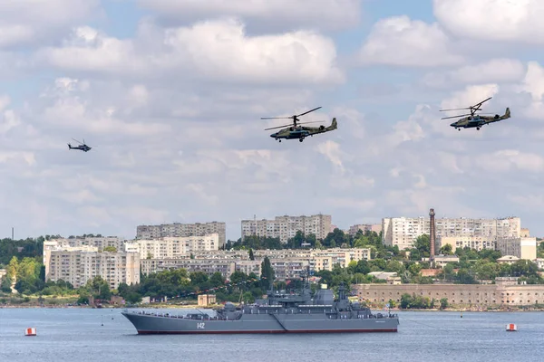 Sevastopol, Crimea - 26 Temmuz: Giysi provası deniz kuvvetleri gündüz 26 Temmuz 2018 Sevastopol, Crimea.