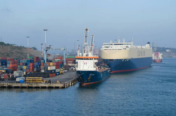 Mombasa, Kenya - Ocak 19: Konteyner terminal bağlantı noktası, Mombasa üzerinde 19 Ocak 2018 Mombasa, Kenya.