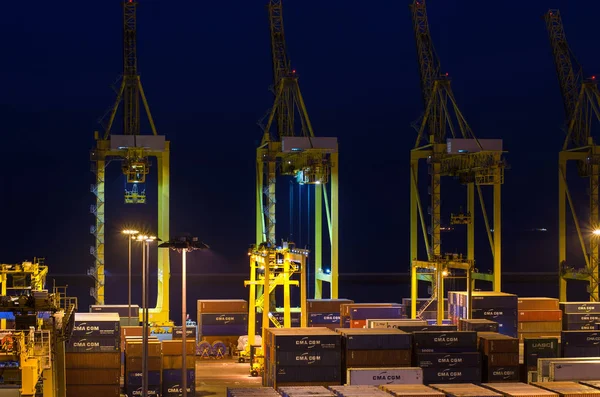 Khor Fakkan, Birleşik Arap Emirlikleri - 14 Mart: konteyner terminali, bağlantı noktası, Khor Fakkan üzerinde 14 Mart 2018 yılında Khor Fakkan, Birleşik Arap Emirlikleri.