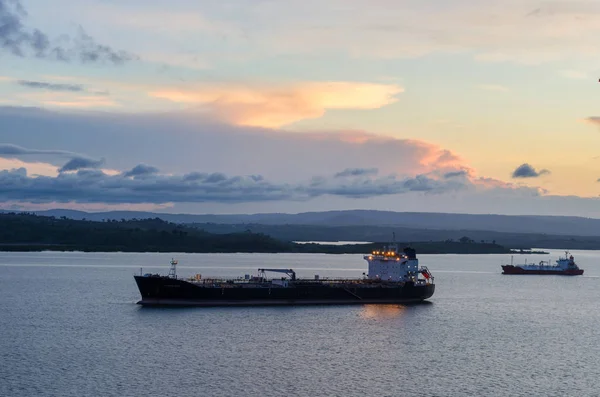 Mombasa, Kenya - 25 Mart: Tanker gemisine çapa bağlantı noktası Mombasa üzerinde 25 Mart 2018 Mombasa, Kenya.