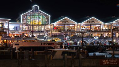 Cape Town, Güney Afrika Cumhuriyeti - 10 Nisan 2018 tarihinde Cape Town, Güney Afrika Cumhuriyeti 'nde Victoria Wharf.