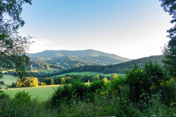 Paysage Majestueux Montagnes Prairie Cyclisme Route Montagne Misty Route Montagne — Photo