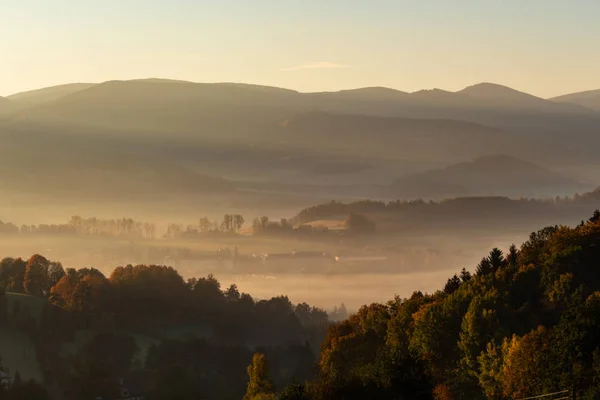 Brouillard Matinal Installant Dans Vallée Dans Parc National Montagne — Photo