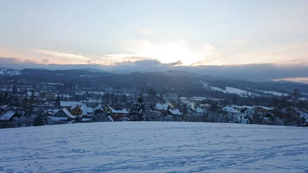 Panoramavy Över Vackra Vinter Wonderland Bergslandskap Med Traditionella Berg Stuga — Stockfoto