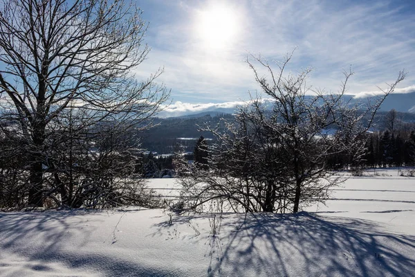 Majestuoso Atardecer Paisaje Las Montañas Invierno Cielo Dramático — Foto de Stock