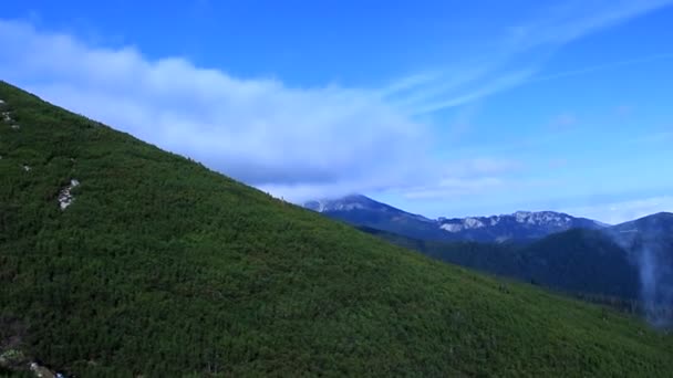 Vista Del Paisaje Montaña Una Niebla Que Eleva Del Valle — Vídeos de Stock