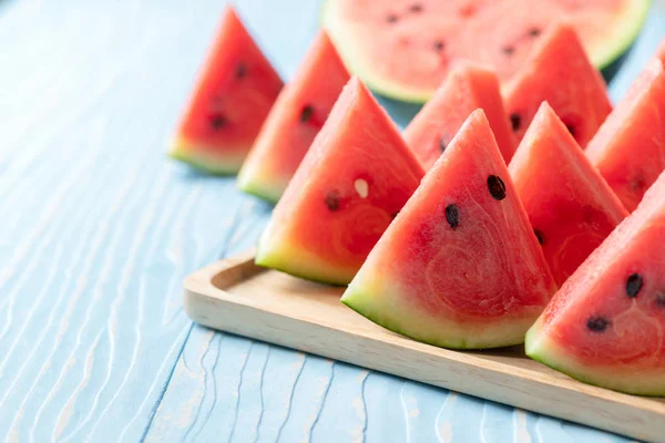 Skiva Vattenmelon Blå Trä Bakgrund Frukt Sommar Koncept — Stockfoto