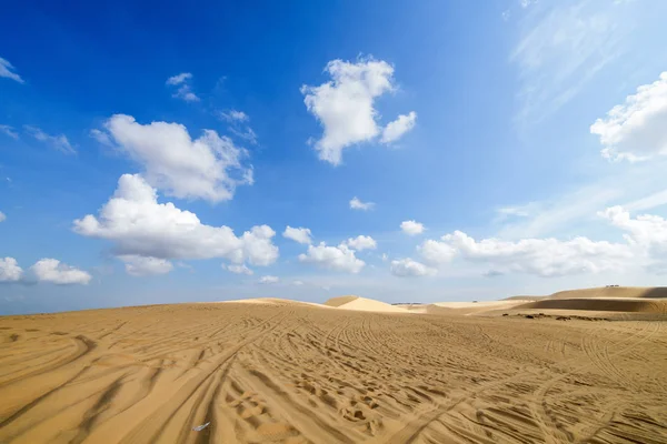 Táj Fehér Homokos Dűnékhez Fehér Felhős Kék Phan Thiet Mui — Stock Fotó