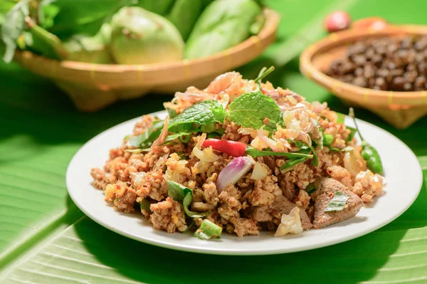 スパイシーなひき肉サンショウ Rhetsa ミックス新鮮な野菜 北タイの食品 — ストック写真