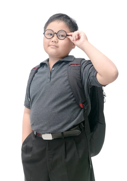 肥胖的亚洲学生戴着带书包的眼镜 在白色背景下被隔离 回到学校概念 — 图库照片