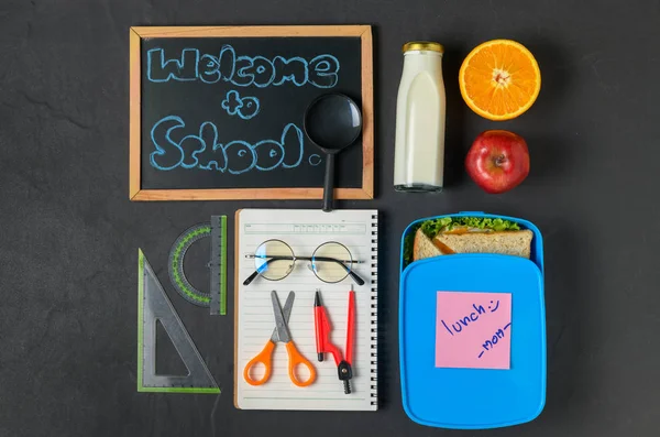 Scatola Pranzo Scuola Frutta Bambini Con Forniture Scolastiche Piatto Laici — Foto Stock