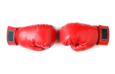Kırmızı deri boks eldivenleri izole beyaz, spor ve rekabet kavramı üzerinde