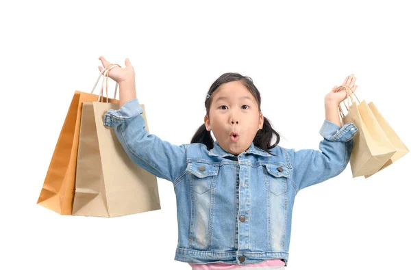 Πορτρέτο Του Ένα Έκπληκτος Κορίτσι Ψώνια Κρατώντας Χαρτί Τσάντες Απομονωθεί — Φωτογραφία Αρχείου