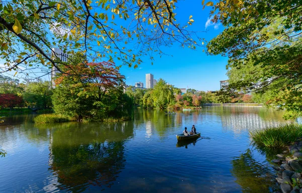 Sapporo Hokkaido Japan Oktober 2018 Touristen Beim Bootfahren Nakajima Park — Stockfoto