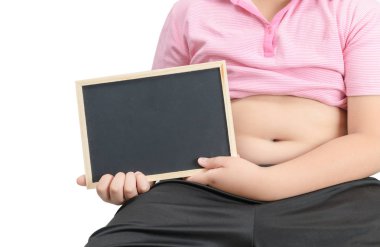Boş yazı tahtası beyaz arka plan üzerinde sağlık kavramı izole tutan obez şişko