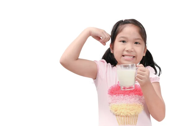 Bonito Ásia Menina Beber Fresco Leite Isolado Branco Fundo Forte — Fotografia de Stock