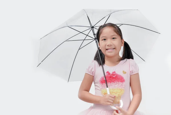 Leuke Aziatische Meisje Glimlachend Hold Paraplu Geïsoleerd Witte Achtergrond Health — Stockfoto