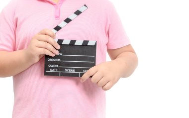 Beyaz arka plan ve kopya alanı izole video sinema yapmak için clapper yönetim kurulu veya kayrak film tutan küçük Direktörü. Film ve sinema kavramı