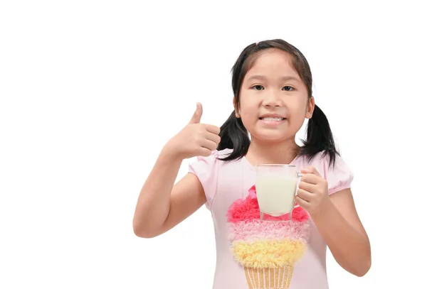 Cute Asian Dívka Pít Čerstvé Mléko Izolovaných Bílém Pozadí Růst — Stock fotografie