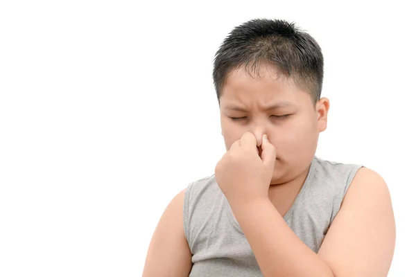 Dicke Junge Der Seine Nase Wegen Eines Üblen Geruchs Vor — Stockfoto