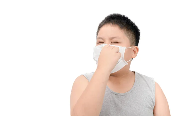 肥満脂肪少年防護マスクを身に着けている汚染や白い背景に 健康概念に分離されたインフルエンザを保護するために — ストック写真