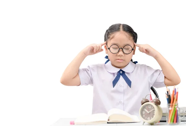 Iskola lány gondolkodás vagy a fejfájás, a házi feladat — Stock Fotó