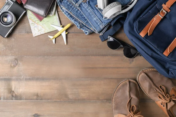 Preparar acessórios de mochila e itens de viagem — Fotografia de Stock
