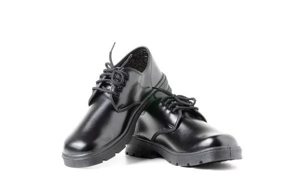 Nuevos zapatos de estudiante de cuero aislados en blanco —  Fotos de Stock