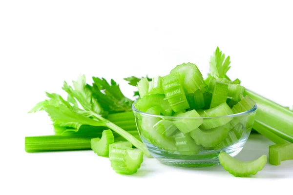 Frisch geschnittener grüner Sellerie im Glas isoliert — Stockfoto