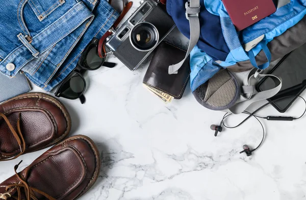 Preparar accesorios de mochila y artículos de viaje — Foto de Stock