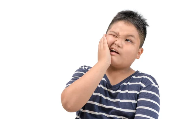 Concepto de dolor de dientes. Niño obeso sintiendo dolor — Foto de Stock