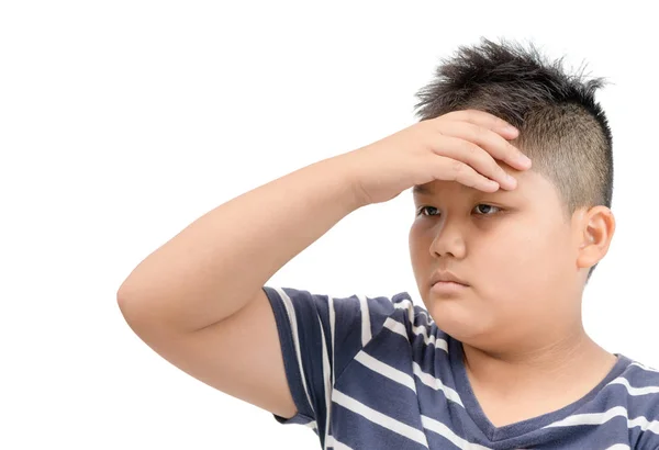 Otyłych chłopiec cierpi na ból głowy na białym tle — Zdjęcie stockowe