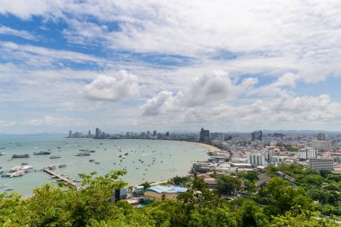 Pratumnak Hill'den Pattaya körfez bakış açısının görünümü. 