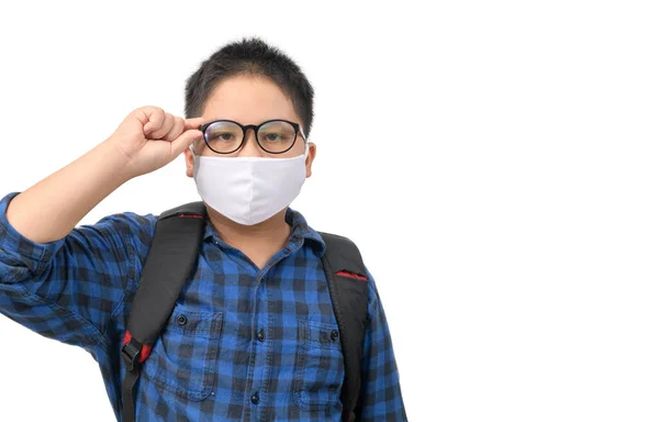 Estudante Ensino Médio Usa Máscara Óculos Com Mochila Isolada Fundo — Fotografia de Stock