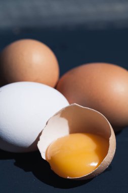 Kırık yumurta atış