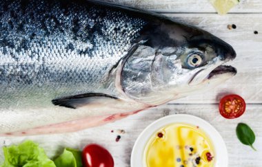 Somon bir tablo görünümü Top