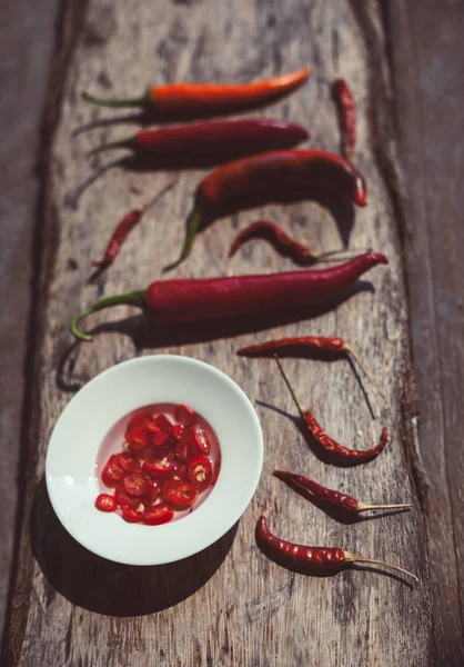 Chili na drewniane tła — Zdjęcie stockowe